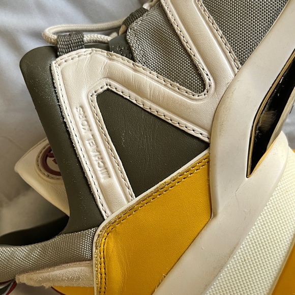 Michael Kors sports shoes - platform style with gold arch trimming - Picture 3 of 6